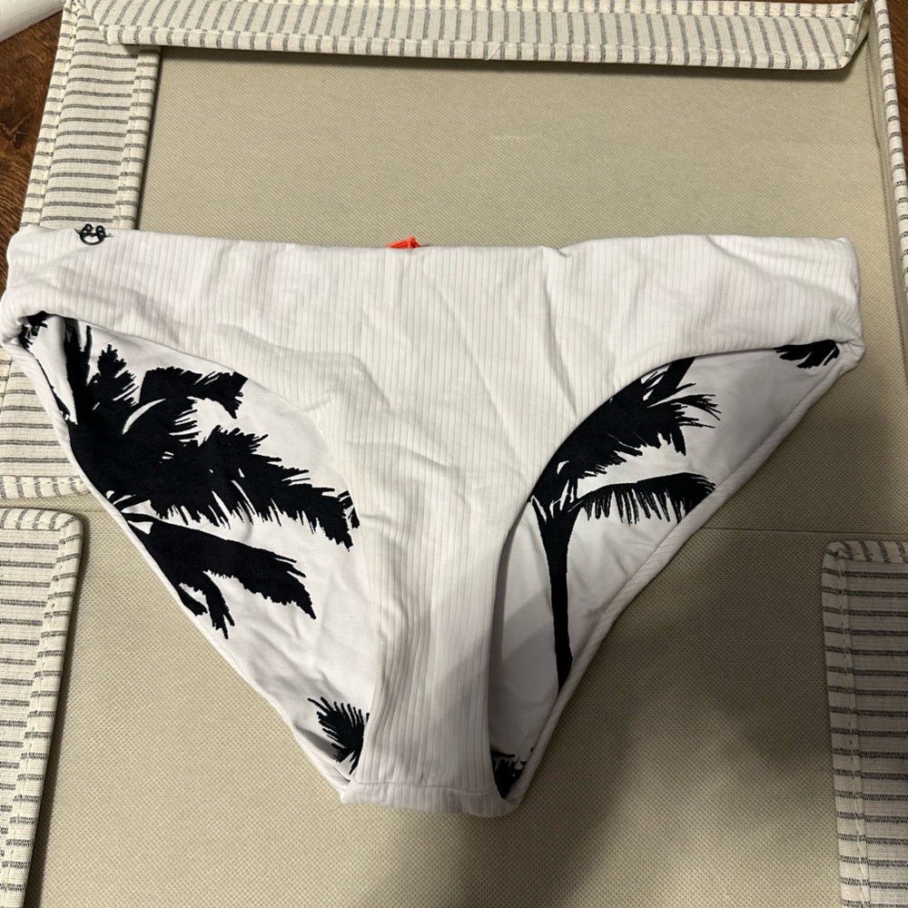 NEW Sz XL Maaji Bottom reversible